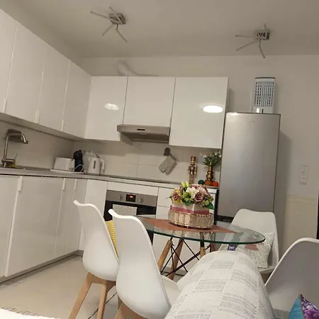 Dagaly Free Parking In Garage *